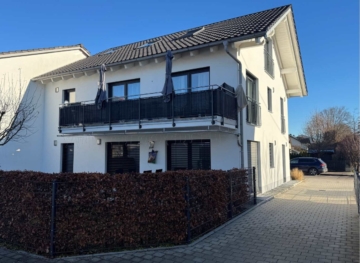 Halbes Haus – Exklusives Wohnen: 4,5 Zimmer, 2 Bäder, großer Balkon & energieeffiziente Wärmepumpe, 85586 Poing, Reihenhaus